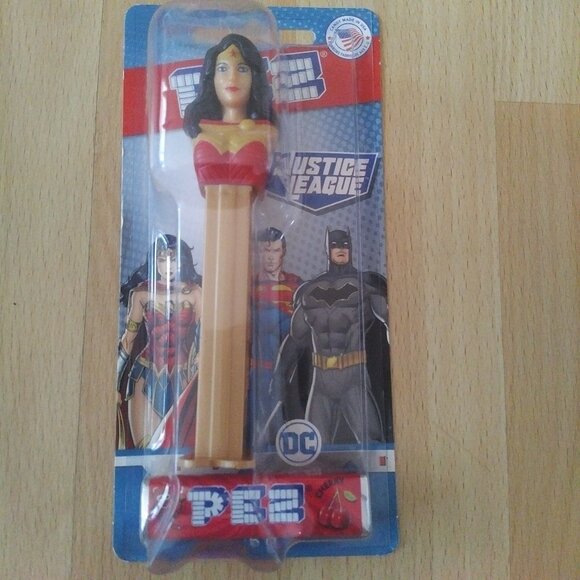 💲2⃣▶▶Wonder Woman PEZ Dispenser - Red and Tan - Picture 1 of 4